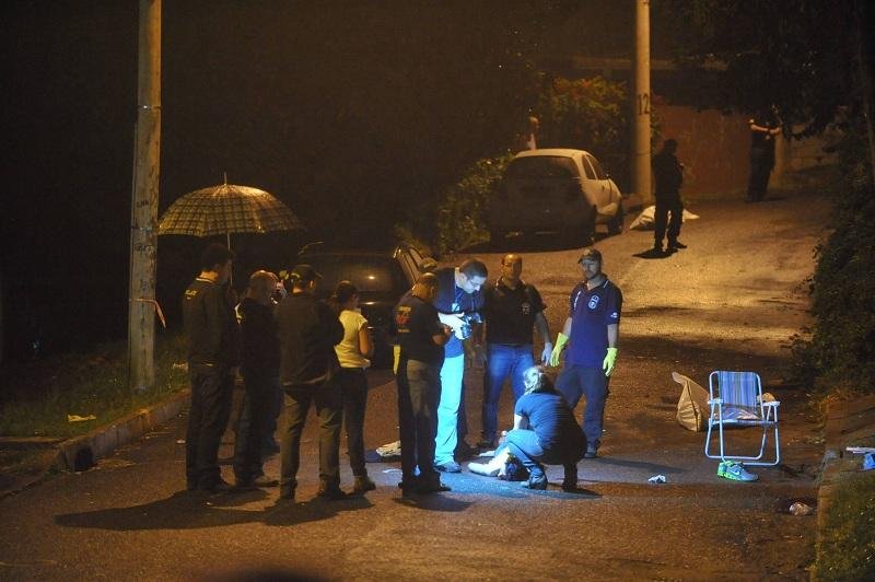 Pol&iacute;cia vai ouvir sobreviventes para desvendar chacina em Porto Alegre