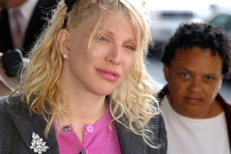 Courtney Love pretende fazer algo memor&aacute;vel em homanegem a Kurt Cobain