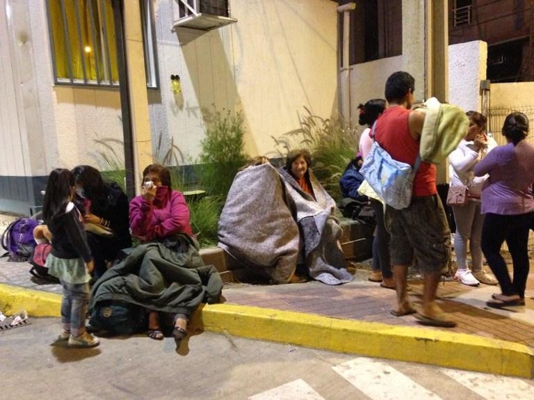 Desabrigados do terremoto em Antofagasta, regi&atilde;o norte do pa&iacute;s