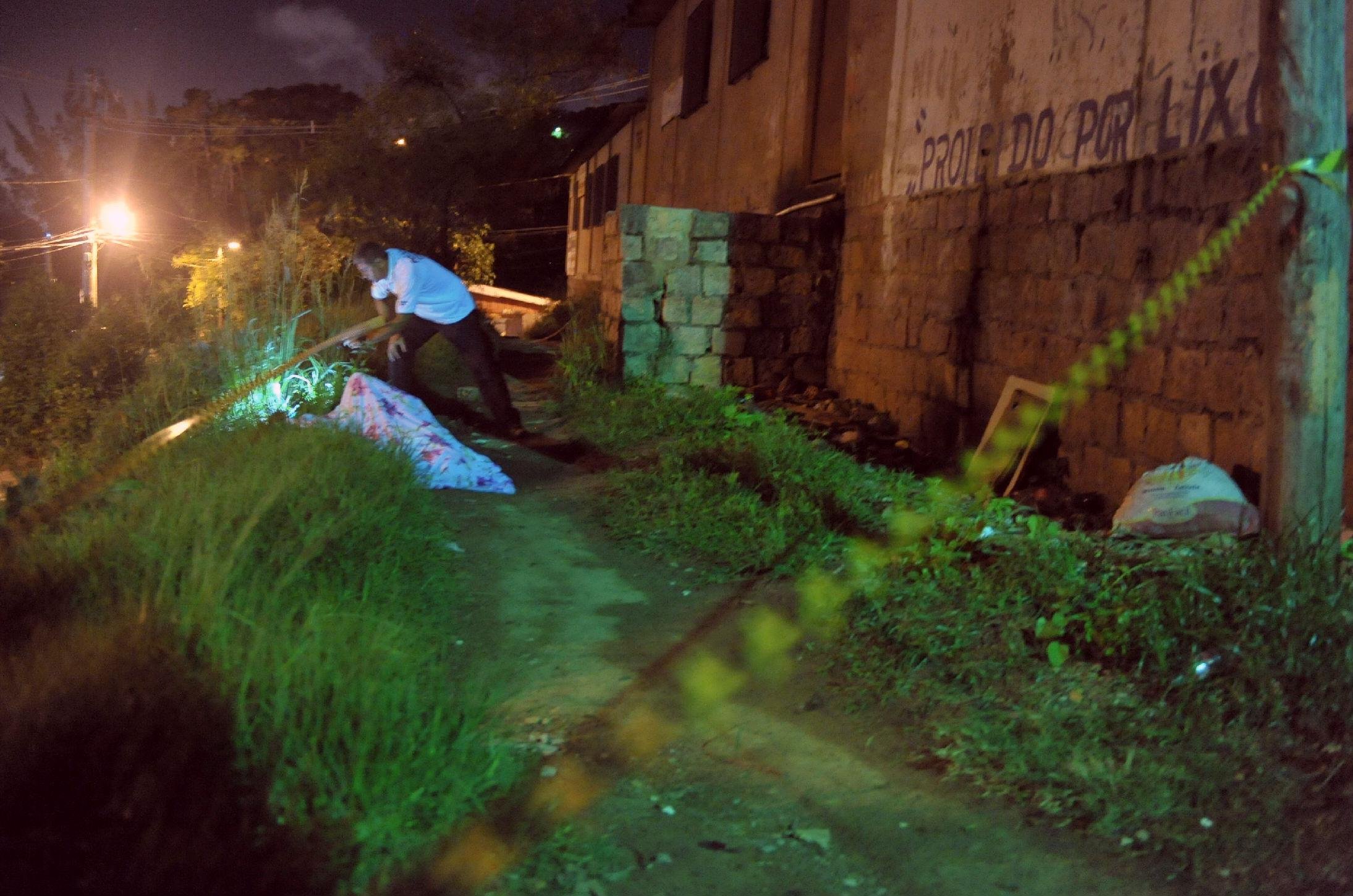 Jovem &eacute; morto a tiros no bairro Teres&oacute;polis