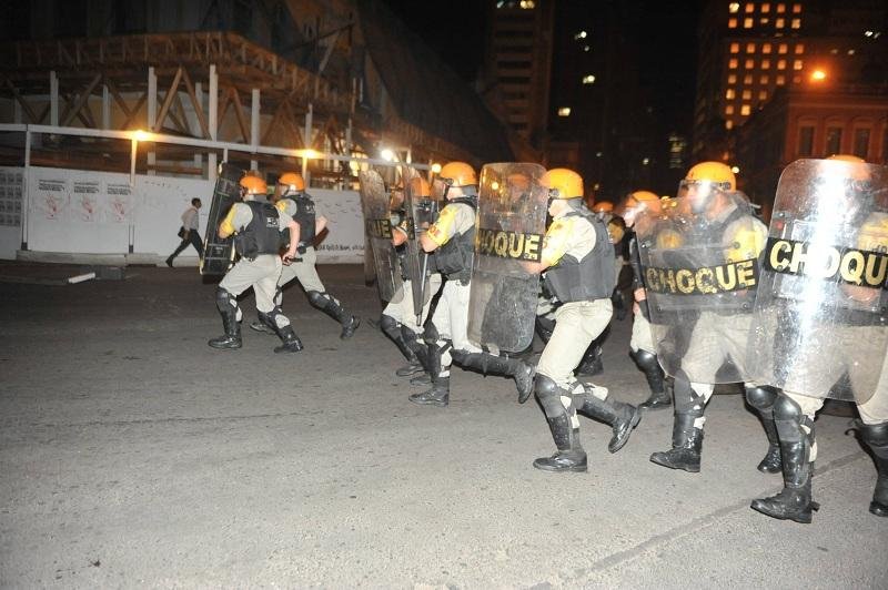Atua&ccedil;&atilde;o da Brigada Militar no protesto divide opini&otilde;es
