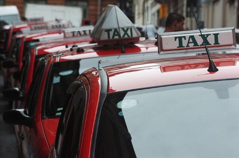 T&aacute;xis da Capital circular&atilde;o com m&aacute;quinas de cart&atilde;o at&eacute; a Copa