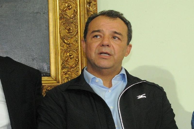 Cabral renuncia e Pez&atilde;o toma posse amanh&atilde; no Rio