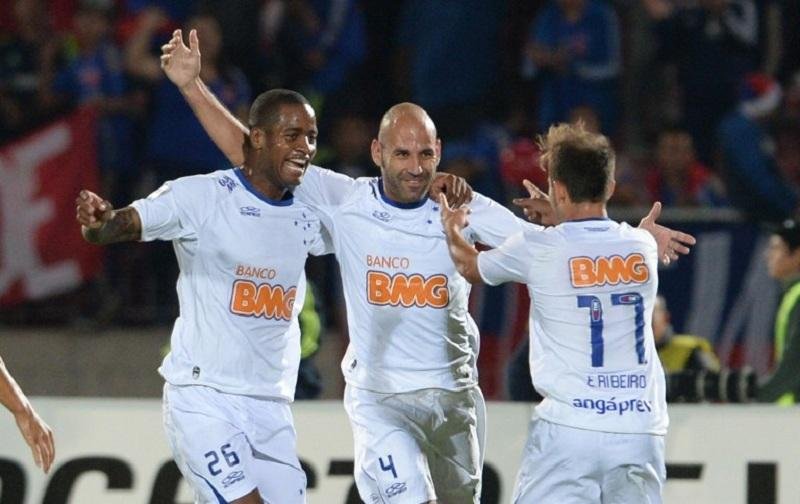 Cruzeiro vence a Universidad de Chile e segue vivo na Libertadores