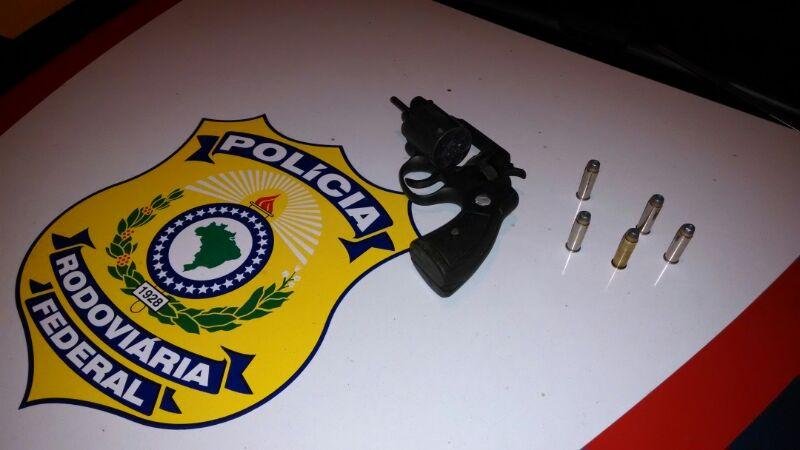 Foi apreendido um rev&oacute;lver calibre 32