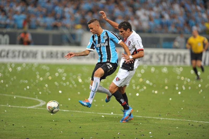 Camisa de Luan j&aacute; &eacute; sucesso de vendas na loja do Gr&ecirc;mio