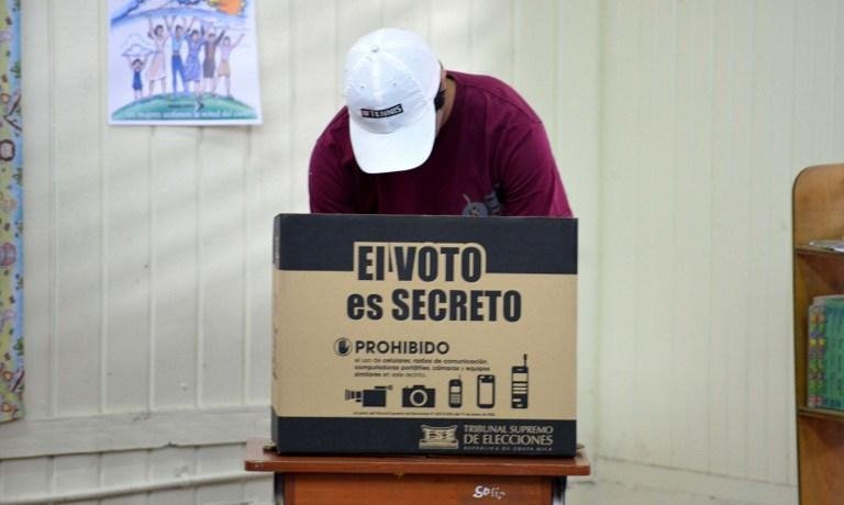 Come&ccedil;a segundo turno de elei&ccedil;&otilde;es na Costa Rica