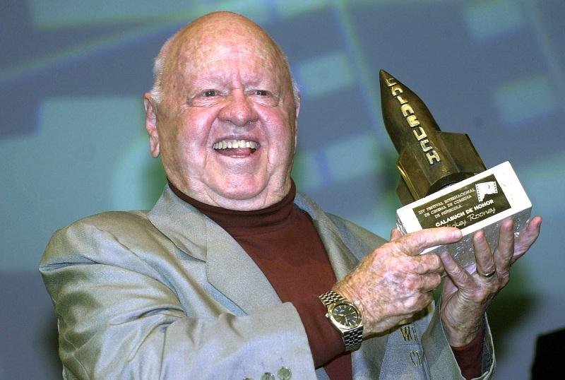 Mickey Rooney teve mais de oitenta anos de carreira no cinema, teatro e televis&atilde;o