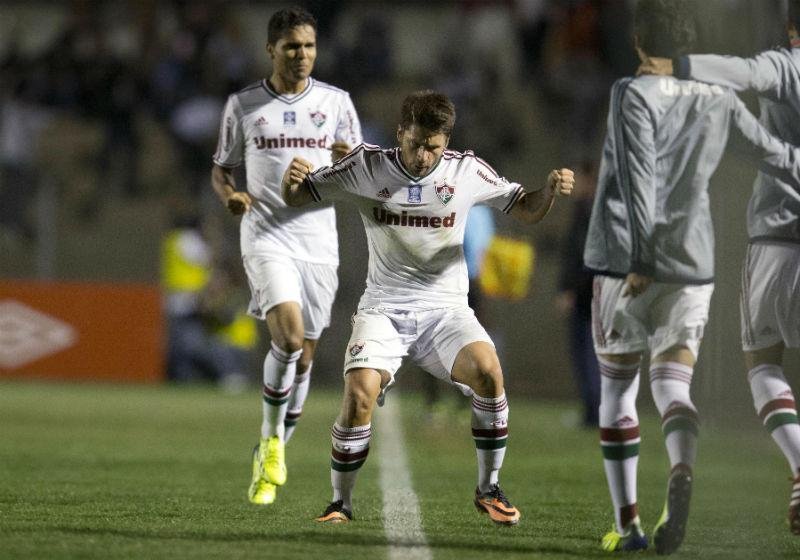 Corinthians espera ajuda de Sobis para deixar Fluminense 