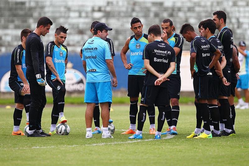 T&eacute;cnico Enderson Moreira definir&aacute; Gr&ecirc;mio em treino fechado