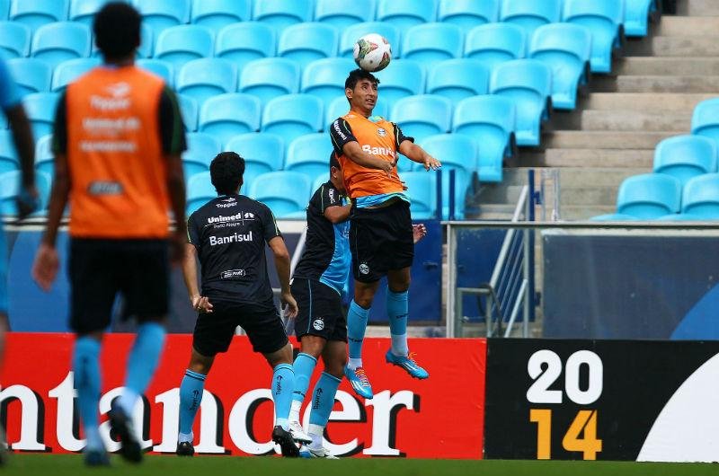 Enderson fechou parte de treino antes de encarar o Nacional-URU