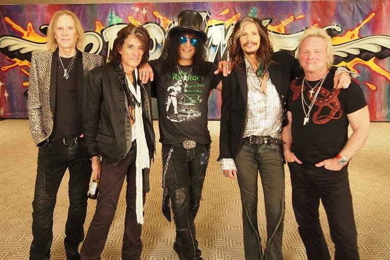 Aerosmith sair&aacute; em turn&ecirc; com o lend&aacute;rio guitarrista Slash 