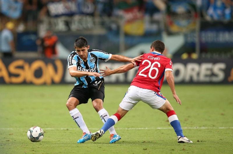 Gr&ecirc;mio encara o Nacional-URU
