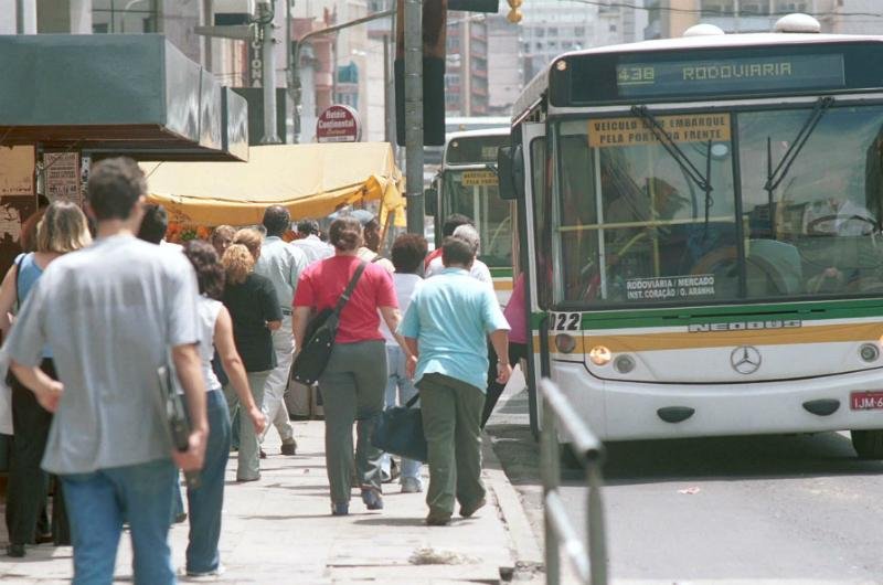 Valor da tarifa de &ocirc;nibus permanece em R$ 2,95