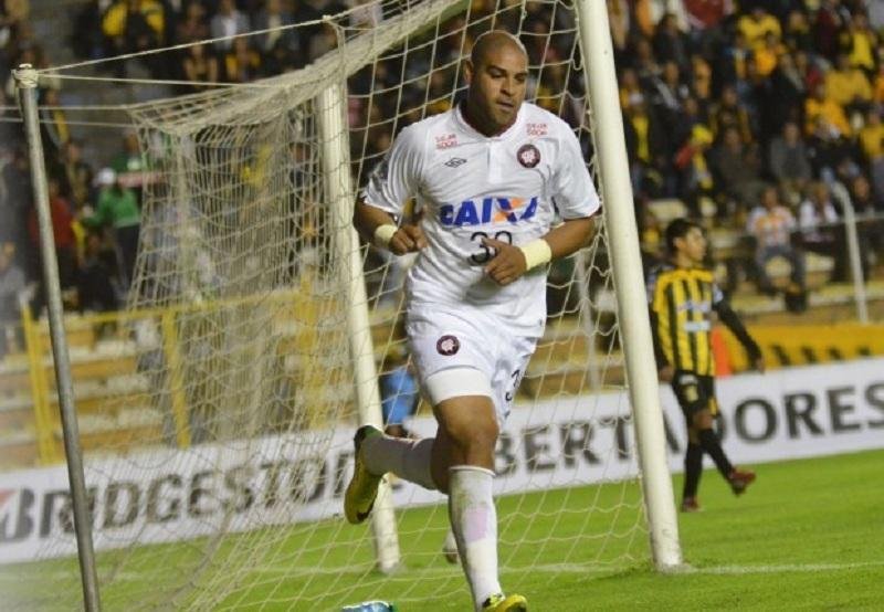 Adriano n&atilde;o treina desde a elimina&ccedil;&atilde;o da Copa Libertadores