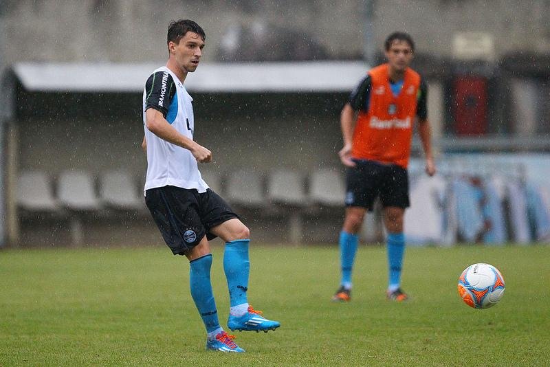 Jean Deretti espera oportunidade no Gre-Nal de domingo