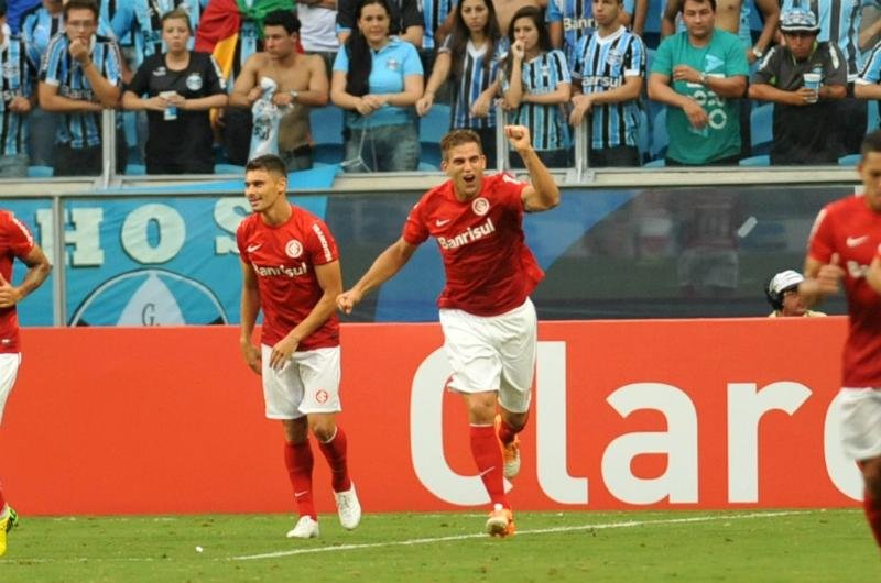 Rafael Moura marcou dois golns na partida na Arena