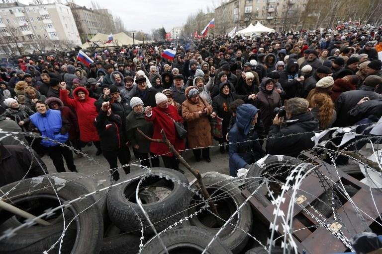Pol&iacute;cia combatia manifestantes nas cidades de Kramatorsk e Krasny Liman neste s&aacute;bado