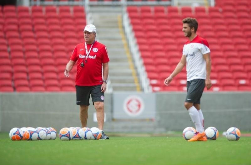 Abel Braga busca primeiro t&iacute;tulo em Gre-Nal