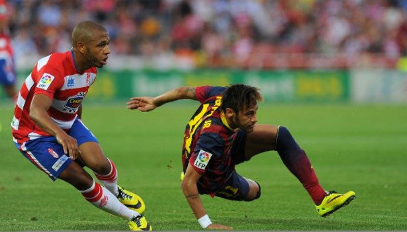 Neymar foi alvo de insultos racistas no Barcelona