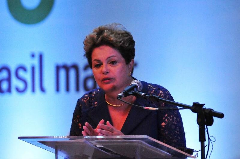 Relat&oacute;rio do TCU pede que Dilma responda por Pasadena