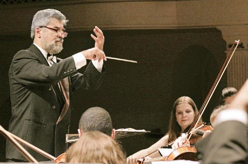 Maestro Ant&ocirc;nio Borges-Cunha rege a OCTSP
