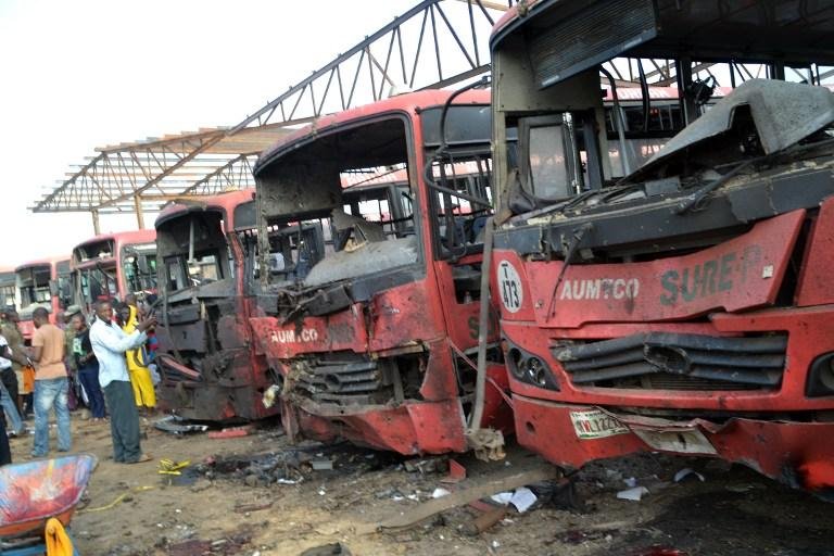 Feridos passam dos cem ap&oacute;s ataque em terminal rodovi&aacute;rio 