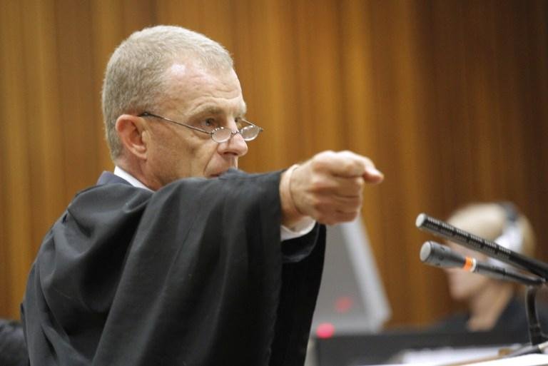 Gerrie Nel tamb&eacute;m acusa atleta de ter humilhado namorada v&aacute;rias vezes