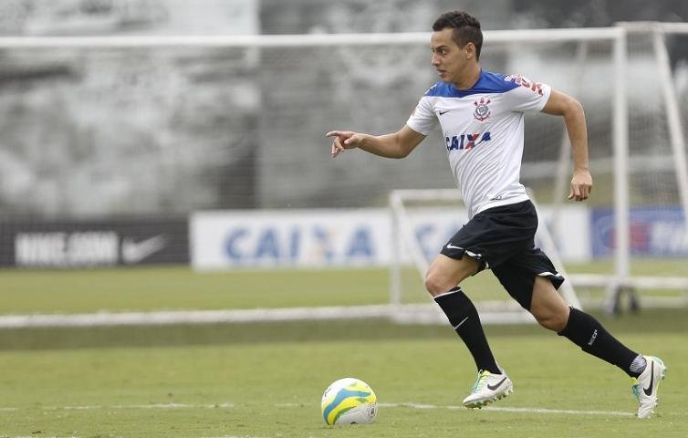Meia Rodriguinho chega por empr&eacute;stimo ao Gr&ecirc;mio 