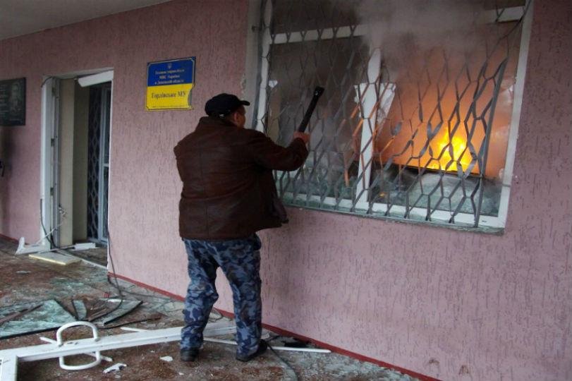 Ativistas pr&oacute;-Moscou no Leste da Ucr&acirc;nia pedem ajuda a Putin