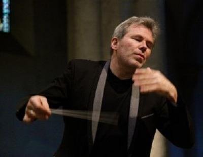 O maestro ga&uacute;cho Lavard Skou Larsen &eacute; o convidado especial do concerto  
