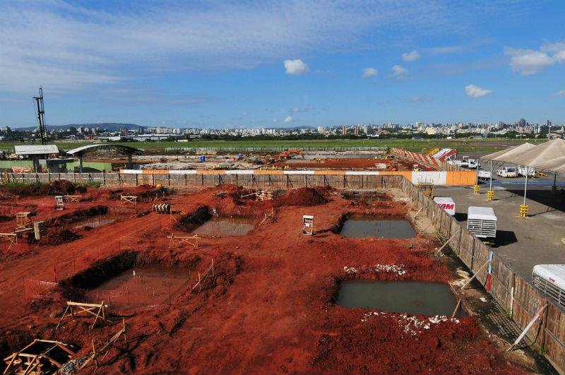Operar&aacute;rios de obra no aeroporto fazem paralisa&ccedil;&atilde;o