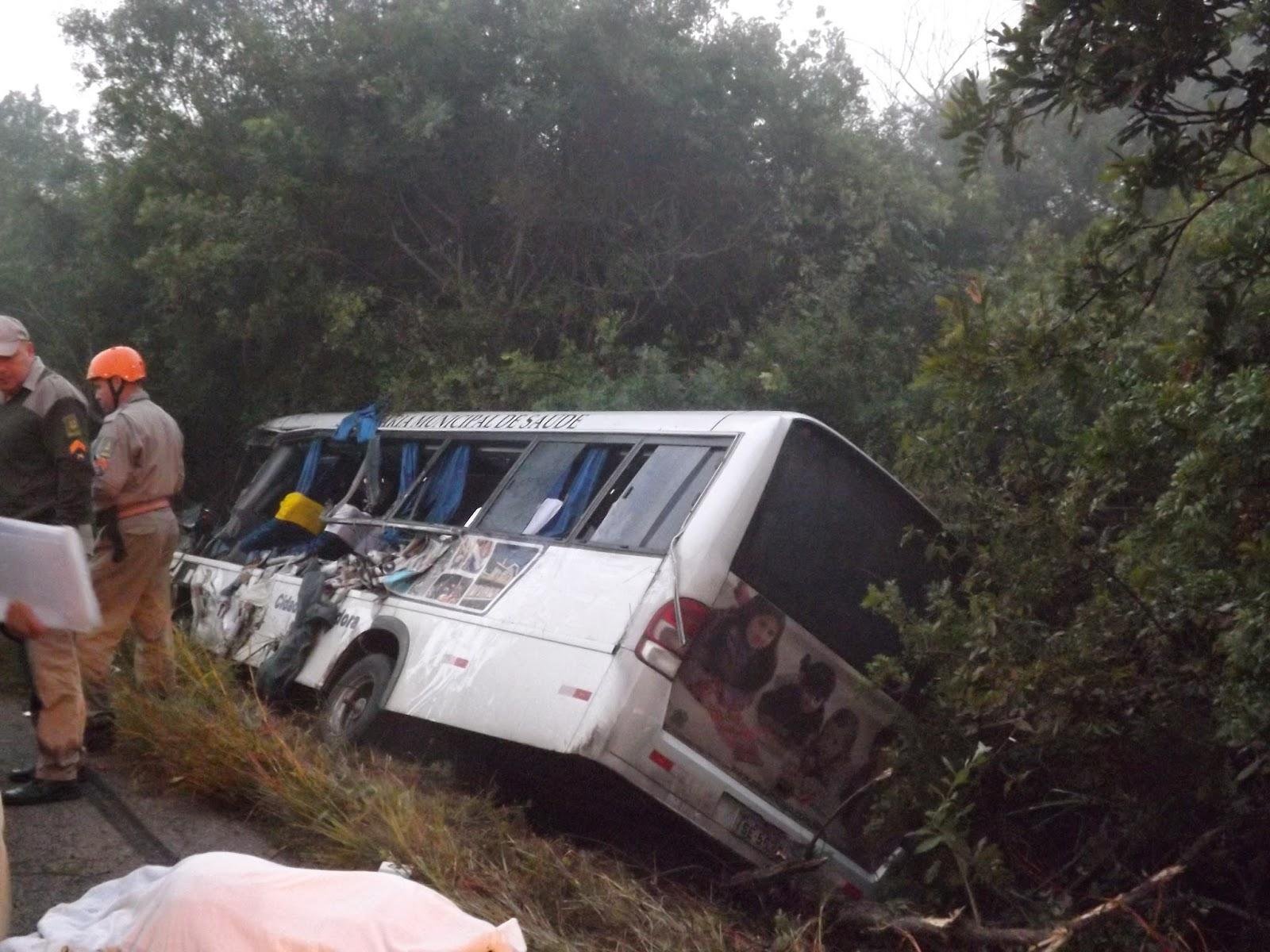 Caminh&atilde;o e micro-&ocirc;nibus colidiram na BR 287 em S&atilde;o Vicente do Sul