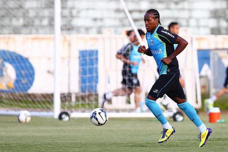 Gr&ecirc;mio perde Wendell, mas deve ganhar Z&eacute; Roberto contra Atl&eacute;tico-PR 