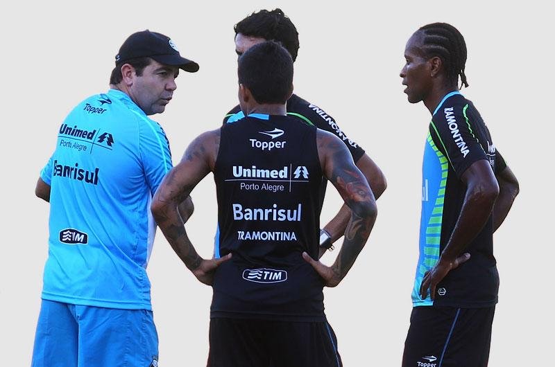 T&eacute;cnico Enderson Moreira encaminhou equipe para estreia no Brasileir&atilde;o