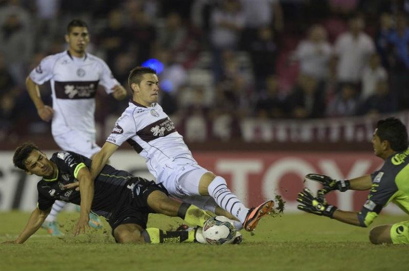 Lan&uacute;s vira nos acr&eacute;scimos sobre o Santos Laguna