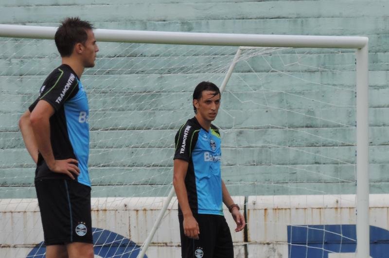Bressan e Geromel treinam no time titular do Gr&ecirc;mio 