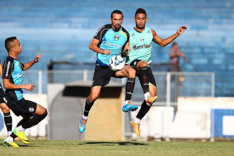Barcos deve ser titular no domingo em SC