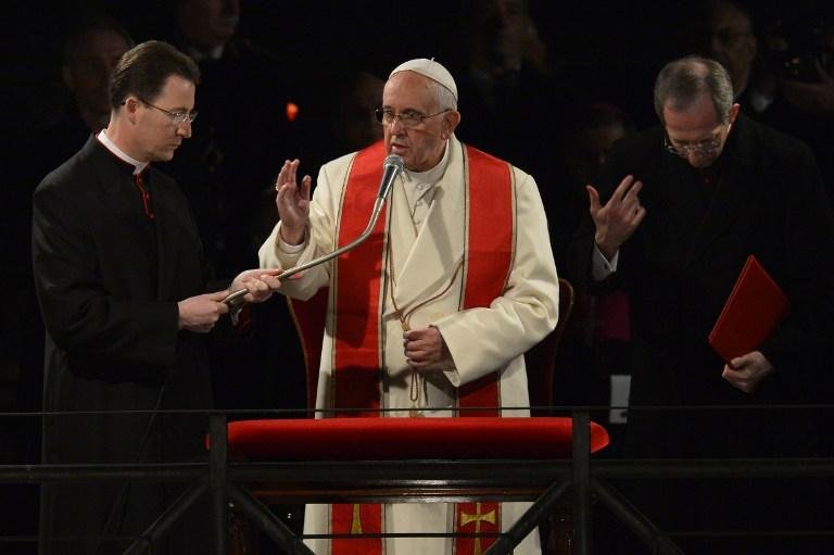 Papa Francisco preside Via Crucis no Coliseu