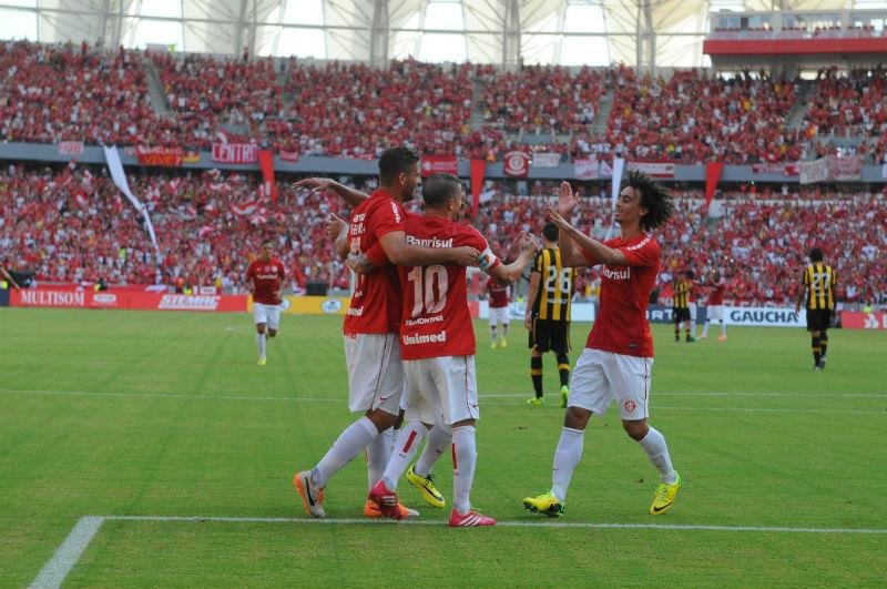 Beira-Rio impulsiona Inter em estreia diante do Vit&oacute;ria  