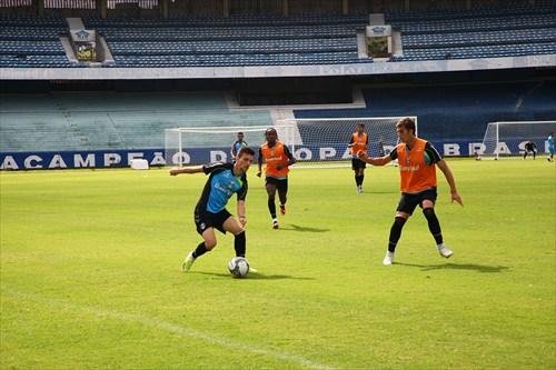 Jogadores treinaram no Ol&iacute;mpico na manh&atilde; desta segunda