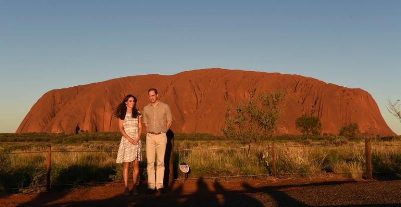 William e Kate s&atilde;o recebidos em local sagrado para abor&iacute;genes australianos 
