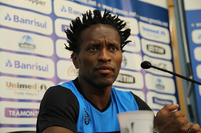 Meia do Gr&ecirc;mio aliviou press&atilde;o sobre Enderson antes de partida contra San Lorenzo 