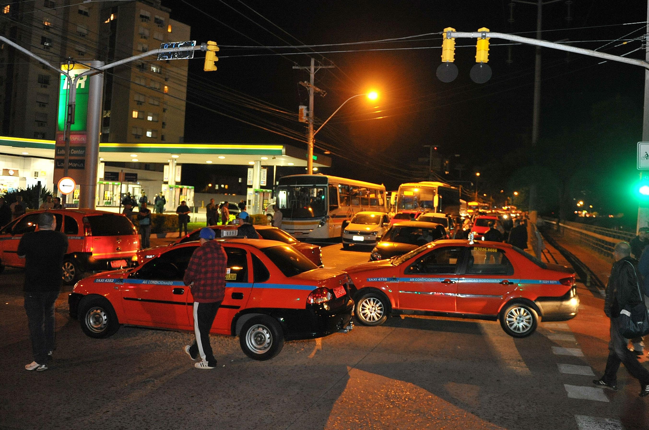 Avenida Ipiranga ficou bloqueada durante o protesto