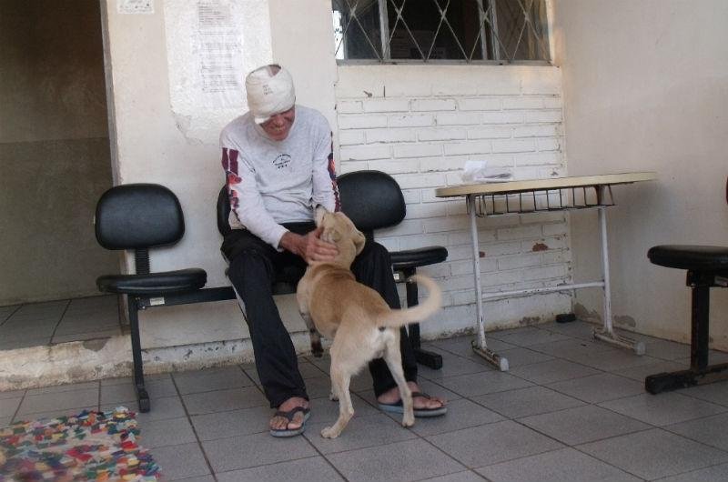 Homem e c&atilde;o ficar&atilde;o em albergue por tr&ecirc;s meses