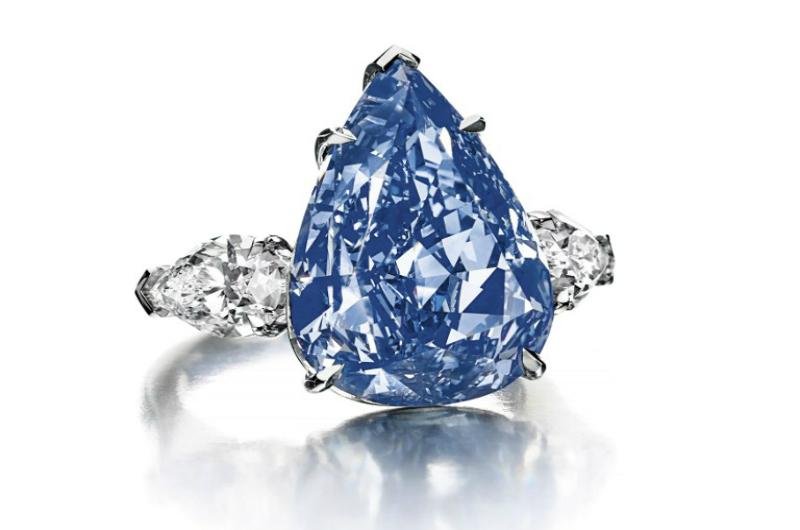 Diamante &eacute; talhado em forma de p&ecirc;ra e chamado The Blue (O Azul) e tem peso de 13,22 quilates