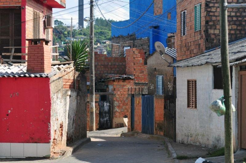 Viol&ecirc;ncia assusta moradores da vila Cruzeiro em Porto Alegre
