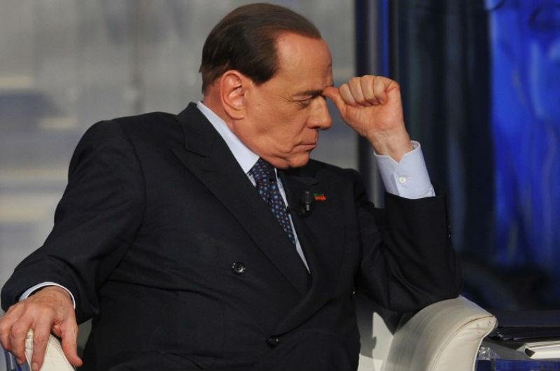 Berlusconi participava de uma apresenta&ccedil;&atilde;o dos candidatos do seu partido de centro-direita, o Forza It&aacute;lia