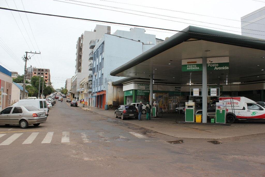 C&acirc;meras de posto de combust&iacute;vel flagraram madrasta, amiga e crian&ccedil;a  