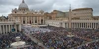 Cerimônia história teve participação do Papa emérito Bento XVI